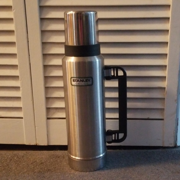 stanley 2 quart stainless steel thermos